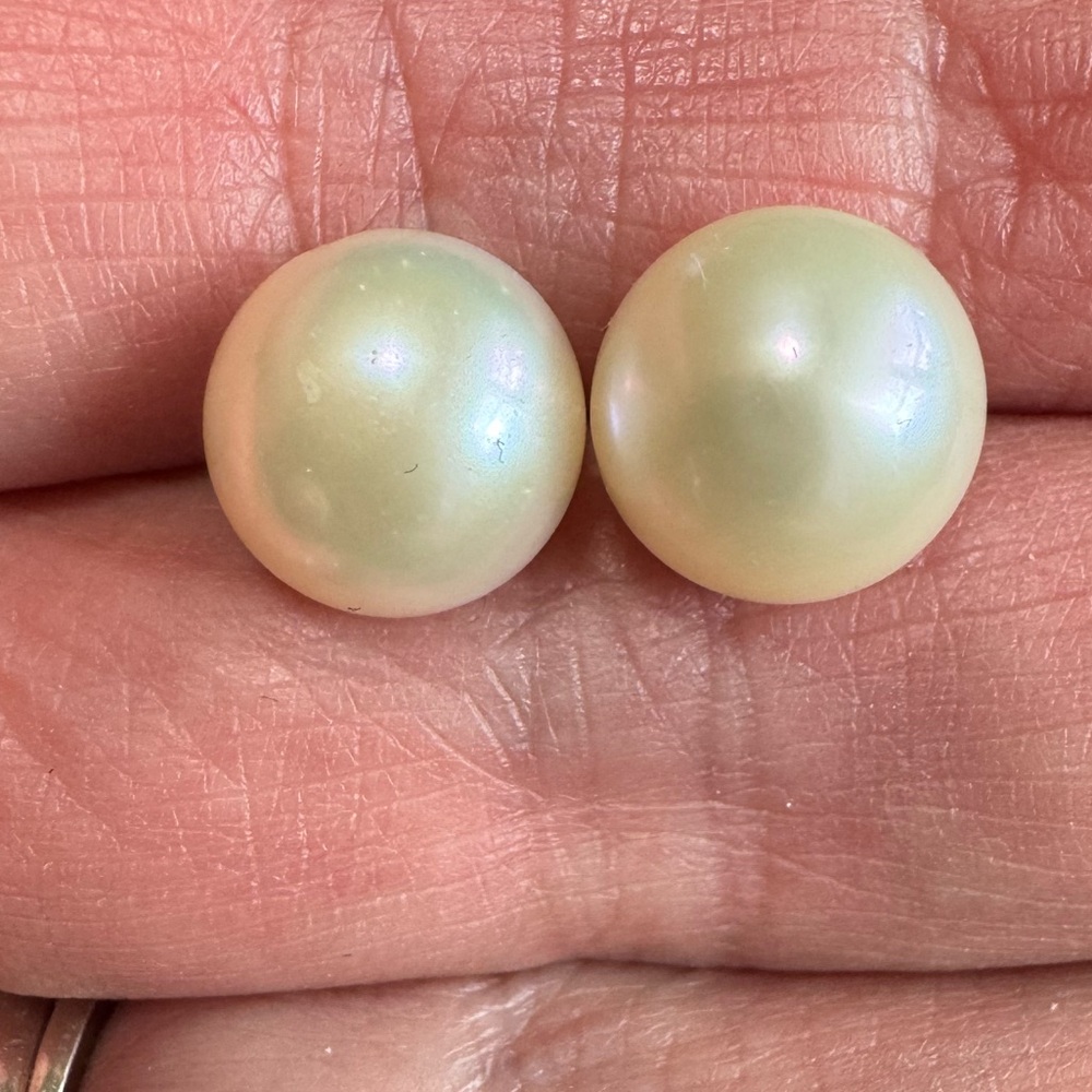 14k 10mm White Button Freshwater Cultured Pearl Stud Earrings - Picture 5 of 10